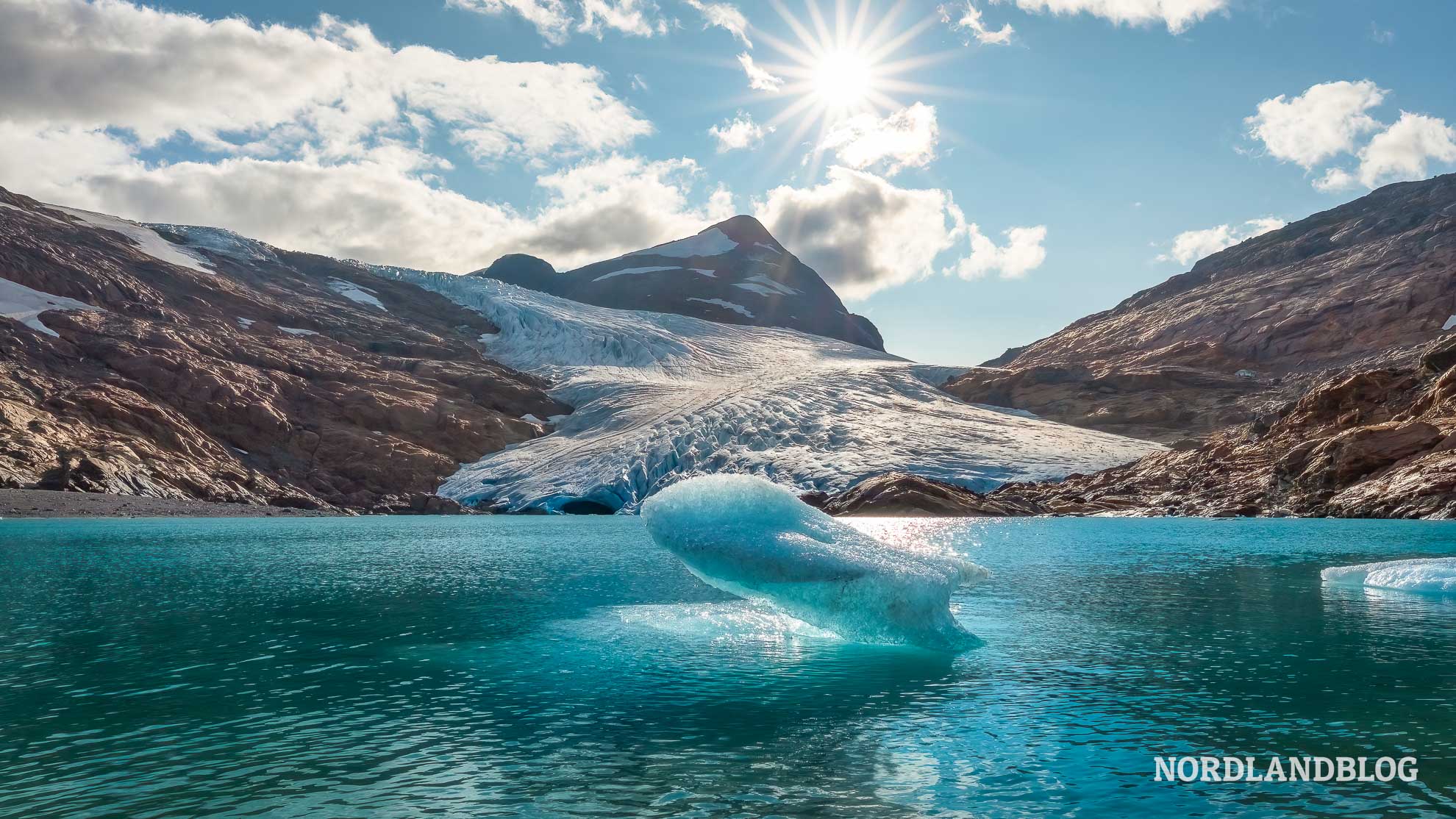 Eis Skulpturen See Wanderung Gletscher Austre Okstindbreen