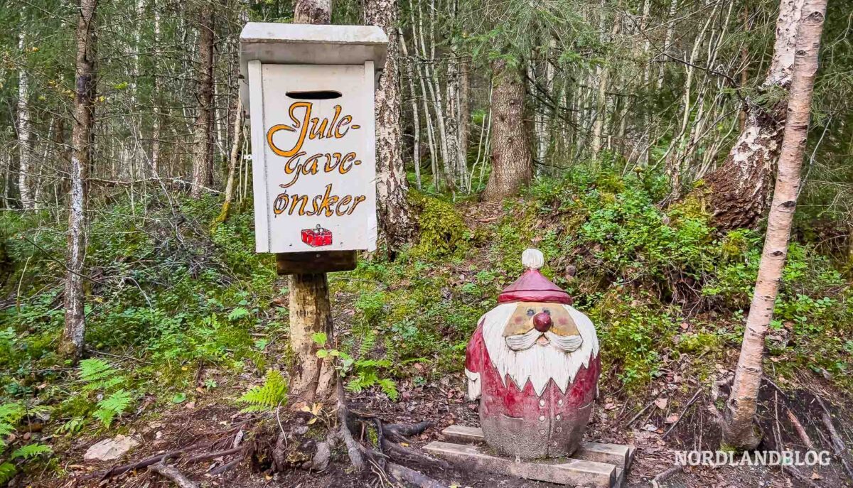 Weihnachtsmann Julenisser Wanderung Liegestuhl Oftenasen Steinkjer