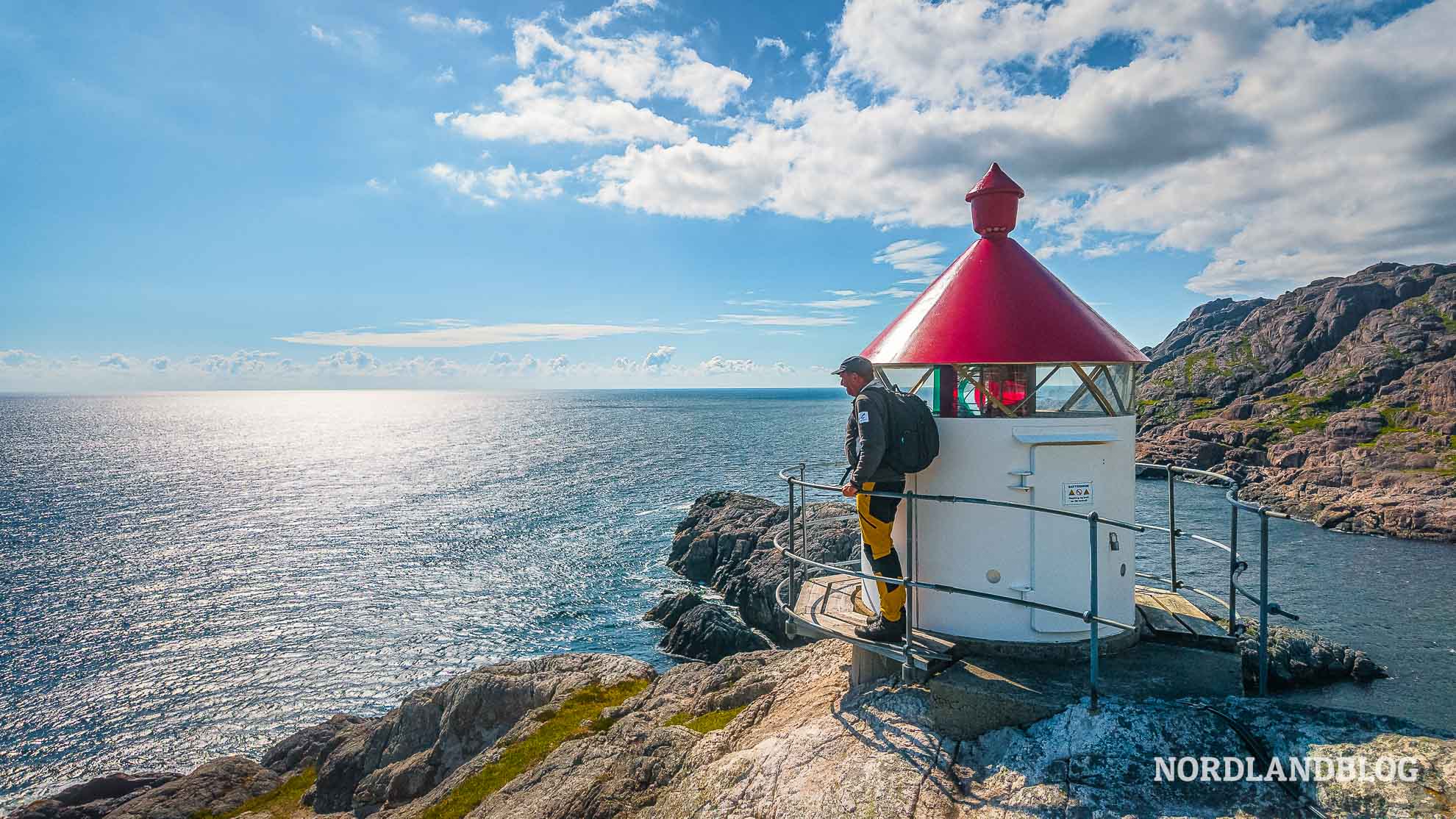 Sirko am Leuchtfeuer Wanderung Brufjellhalene Ana-Sira Norwegen